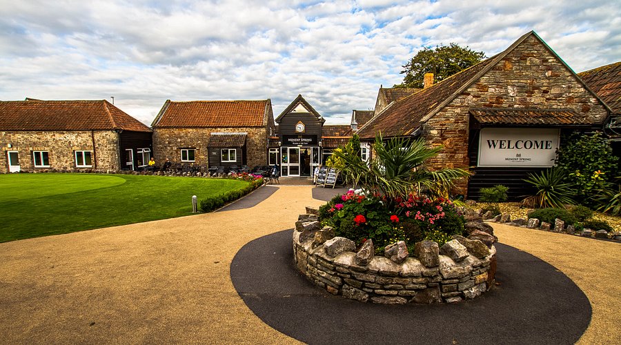 Mendip Spring Golf & Country Club — the clubhouse and grounds